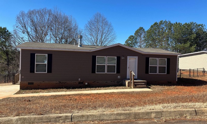 Arial House | Charming 3-bedroom home in Easley. Convenient to Greenville and Clemson