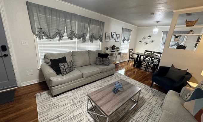 Amarillo House | Charming 3-bedroom house in wonderful Amarillo with AC, WiFi