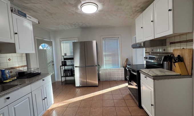 Brockton House | Charming 3-bedroom house with AC and WiFi in awesome Brockton