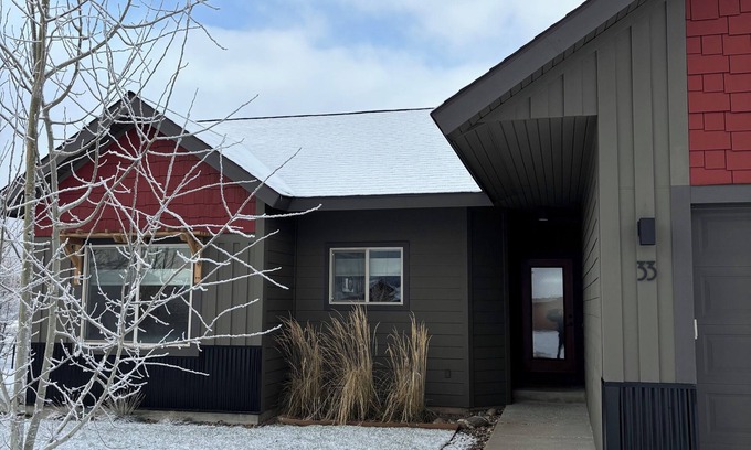 Donnelly House | Charming 3-bedroom house with Hot Tub in Donnelly