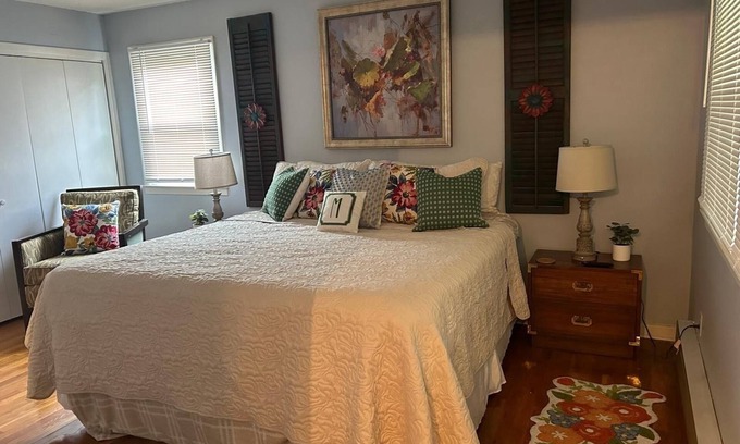 Franklin House | Charming 3-bedroom house in wonderful Franklin with WiFi and AC