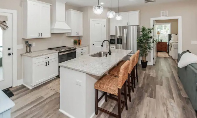 Jennings House | Charming 3-bedroom house with WiFi, fitness room on Gated property