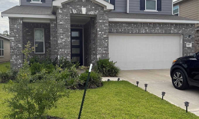 Rosenberg House | Charming 3-bedroom house with WiFi, AC in lovely Richmond