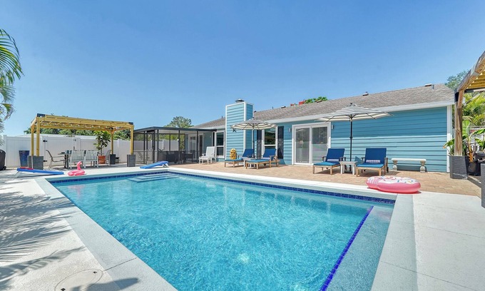 Whitfield House | Charming 3-bedroom house with private pool and in delightful Sarasota.
