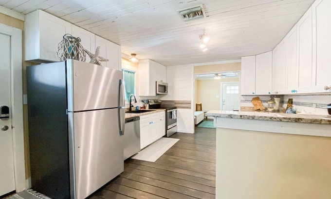 Waveland House | Charming 3-bedroom house with WiFi and AC in wonderful Waveland