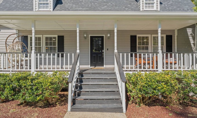 Acworth House | Charming 3-bedroom house in fabulous Acworth with AC, WiFi - Pet Friendly n