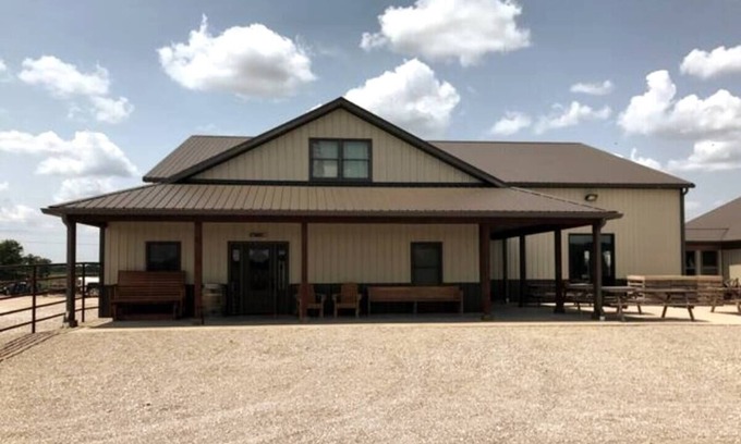 Bourbon House | Charming 3-bedroom house at Heartland Farms in Bourbon,MO