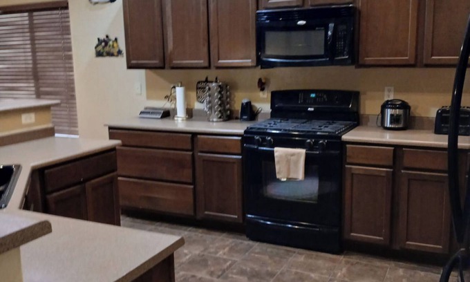 Buckeye House | Charming 3-bedroom house with WiFi and AC in lovely Buckeye