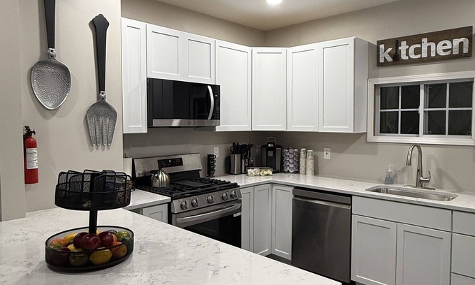 Buffalo House | Charming 3-bedroom house with WiFi and AC in enjoyable Buffalo.