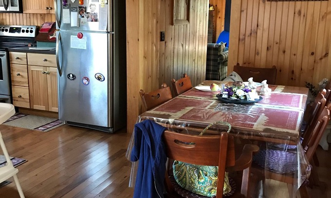 Freedom House | Charming 3-bedroom house with AC, WiFi in serene Freedom