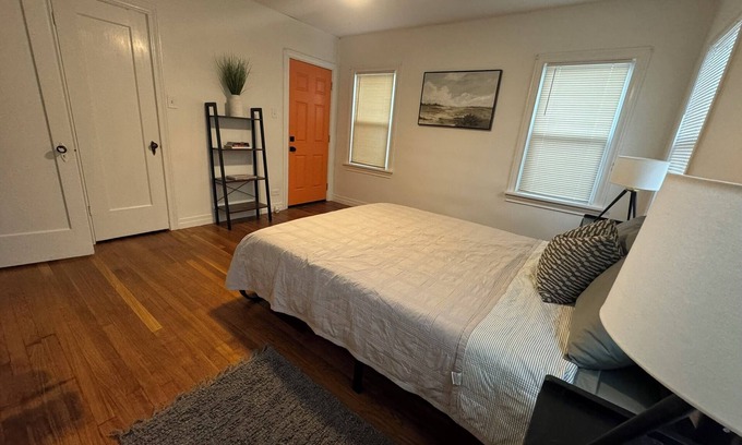 South Overton House | Charming 3-bedroom house with AC and WiFi in delightful Lubbock