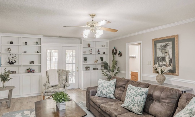 Madison House | Charming 3-bedroom house in peaceful Madison with WiFi, Pet-friendly