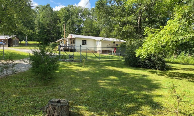 Winona House | Charming 3-bedroom house in Pioneer with WiFi and AC