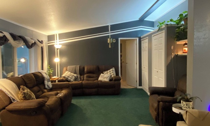 Plummer House | Charming 3-bedroom house with WiFi in Plummer