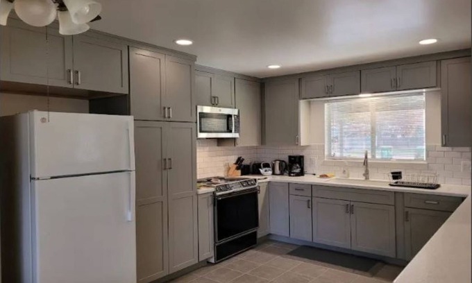 Redding House | Charming 3-bedroom house in welcoming Redding with WiFi, AC