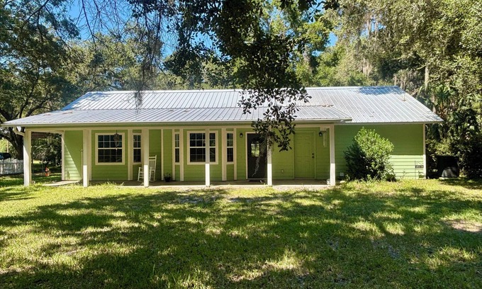 Trenton House | Charming 3-bedroom house in Trenton near Florida Springs