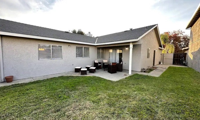 Turlock House | Charming 3-bedroom house with AC, WiFi in adorable Turlock. Dining and Hospitals