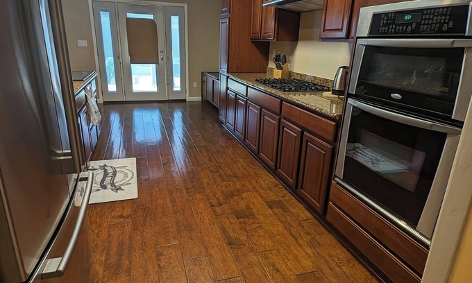 Visalia House | Charming 3-bedroom house with AC & WiFi in beautiful Visalia near National Parks