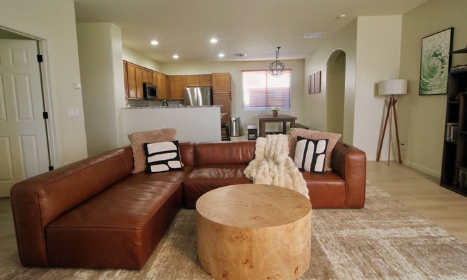 Waddell House | Charming 3-bedroom house with office, pool and gym in beautiful Waddell