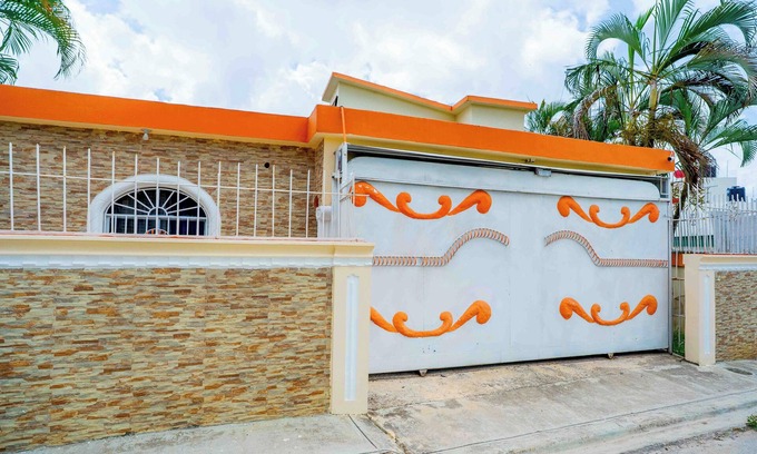 Higuey House | Charming 3-bedroom house with wifi and AC in Higuey, have a local experience!
