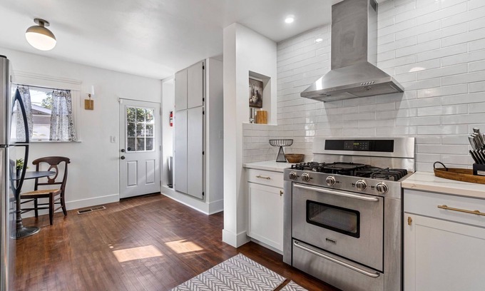 Tower District House | Charming 3-bedroom house with WiFi, AC in fantastic Fresno