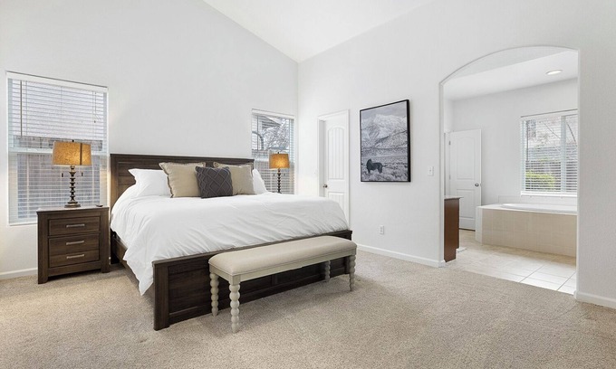 Fresno House | Charming 3-bedroom house in lovely Fresno with WiFi, AC