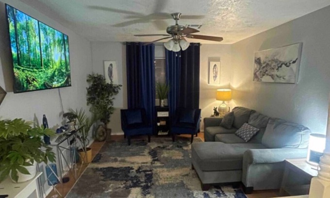 Lawton House | Charming 3-bedroom house with AC and WiFi in lovely Lawton