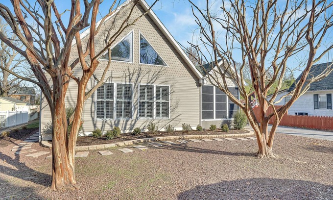 Milton House | Charming 3-bedroom house within walking distance of quaint downtown Milton