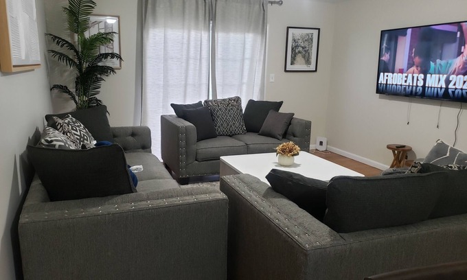 Ampere House | Charming 3-bedroom house with AC and WiFi in pleasant Newark