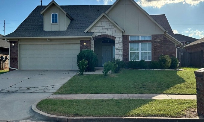 Norman House | Charming 3-bedroom house in Norman 3.4 miles from University of Oklahoma Campus