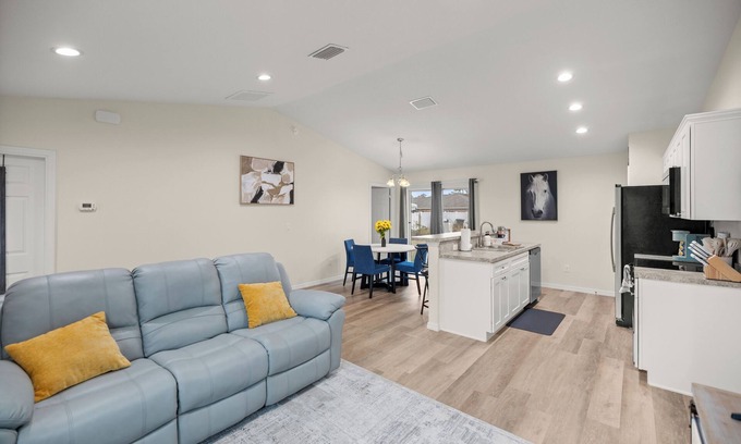 Candler House | Charming 3-bedroom house in peaceful Ocala with WiFi, AC