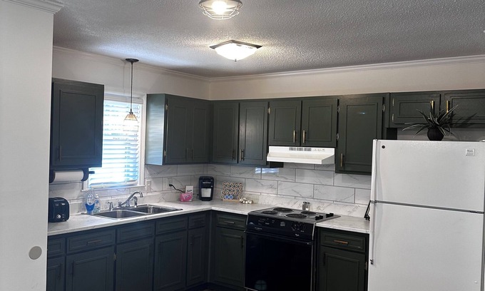 Seneca House | Charming 3-bedroom house with WiFi, in pleasant Seneca