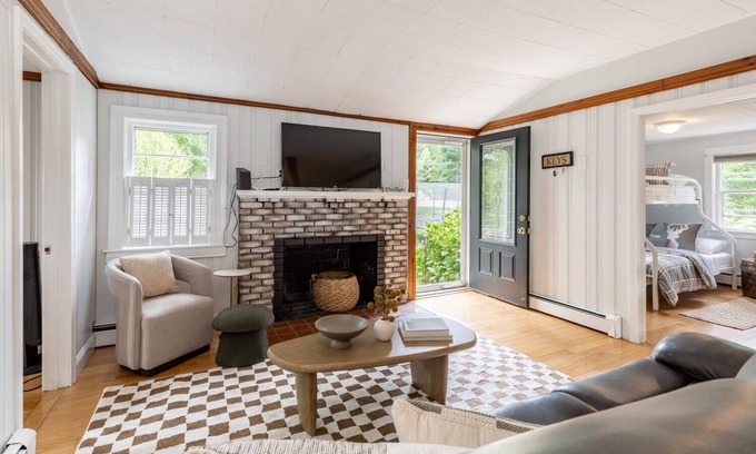 Mashpee House | Charming 3-bedroom lake house in wonderful Mashpee