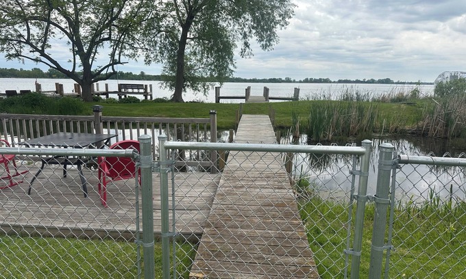 Butte Des Morts House | Charming 3 Bedroom Lakeside Hideaway in Omro, WI