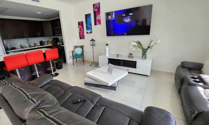 Princeton House | Charming 3-bedroom Modern House in Homestead Gateway from Orlando, Miami & Keys