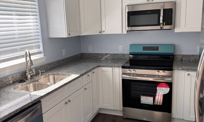 Beaufort House | Charming 3-bedroom new building along Parris Island gateway in Beaufort.