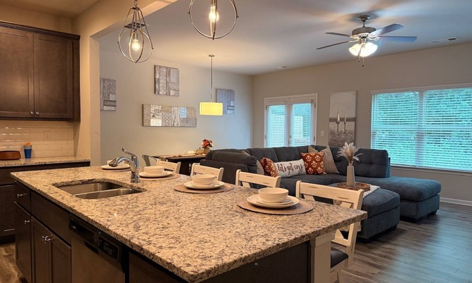 Church Street House | Charming 3-bedroom townhome near Hartsfield Jackson in fabulous gated community.