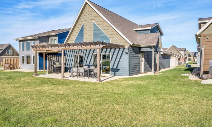 Spirit Lake Cabin | Charming 3-bedroom cabin a heated garage/game room