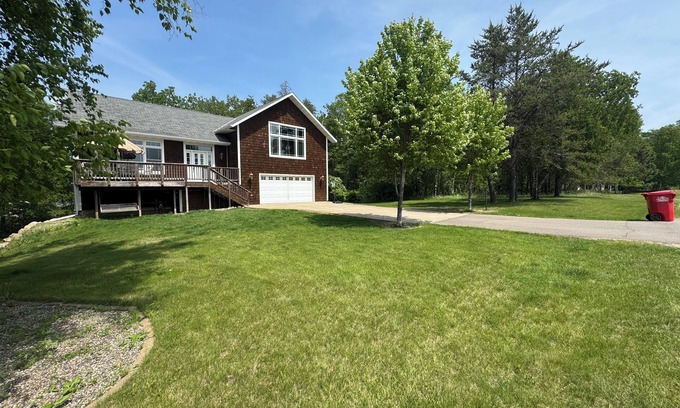 Breezy Point House | Charming 3-bedroom house tucked right in the heart of Breezy Point