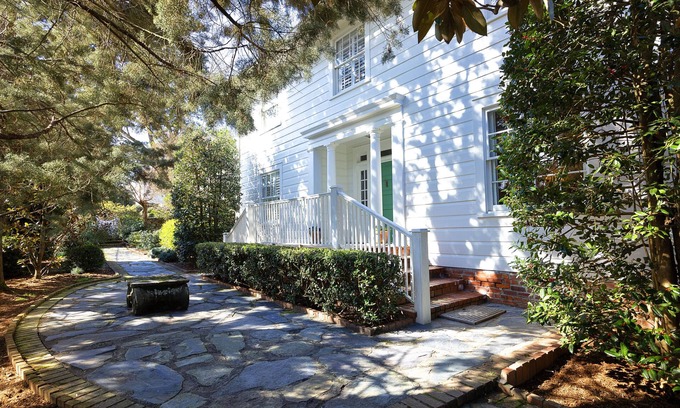 Chapel Hill House | Charming 3-bedroom house with AC, WiFi in serene Chapel Hill