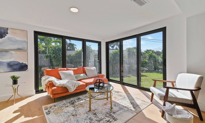 Lake Ida Shores House | Charming 3-bedroom house in beautiful Delray Beach with pool and AC