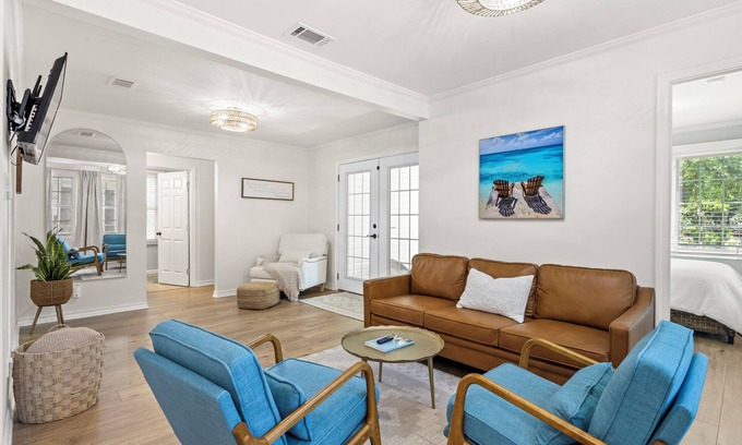 Mississippi City House | Charming 3-bedroom house with AC, WiFi, Fire Pit, Grill, 5 minute walk to beach!
