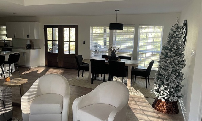Mid America House | Charming 3-bedroom house in a quiet neighborhood in wonderful Hot Springs