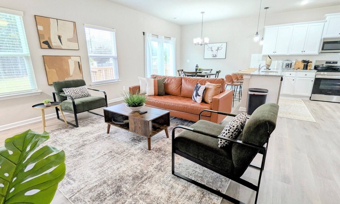 Huntersville House | Charming 3-bedroom townhome with AC and WiFi in Huntersville - Newly Built