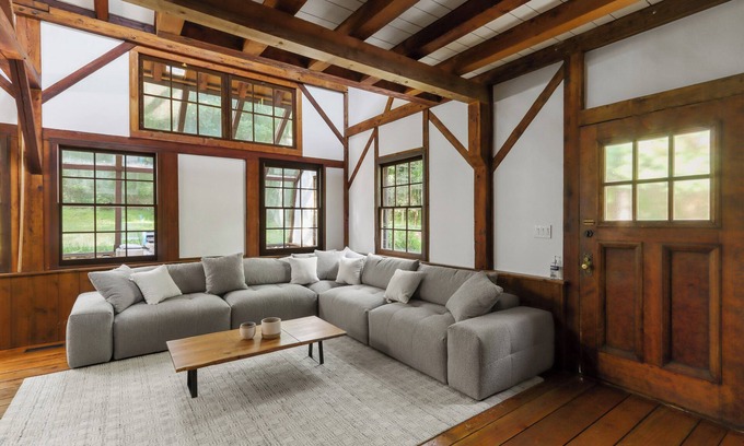 Lake Geneva House | Charming 3-bedroom house in lovely Lake Geneva with AC, WiFi, pond, fire pit
