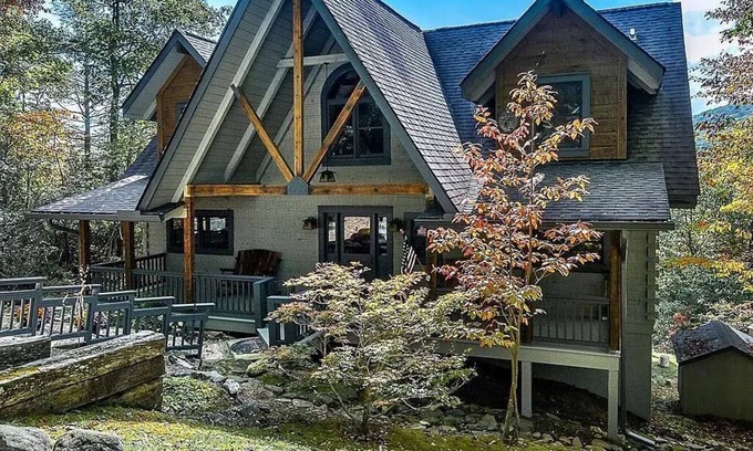 Lake Toxaway House | Charming 3-bedroom Lake Toxaway Mountain Cottage with Incredible Views