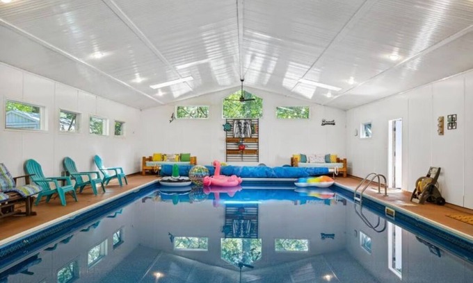 Michiana House | Charming 3-bedroom house with WiFi, AC in New Buffalo with a 20x40 INDOOR POOL