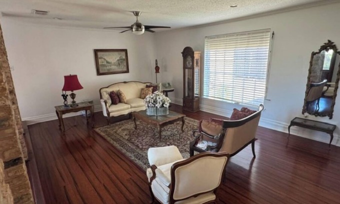 Old Aurora House | Charming 3-bedroom house in fabulous New Orleans with WiFi and AC