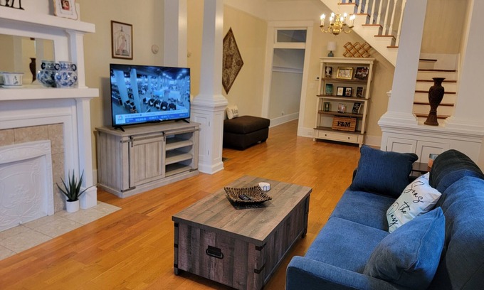 East Carrollton House | Charming 3-bedroom, 2 bath house in the delightful Uptown New Orleans