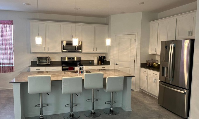 St. Cloud House | Charming 3-bedroom house in Saint Cloud with WiFi and AC